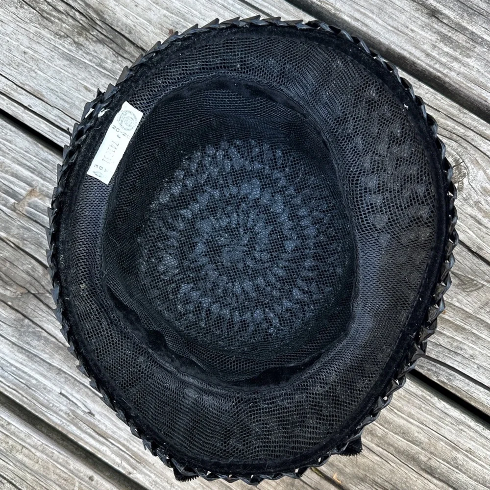 Vintage 1950s Black Tilt Hat Velvet Bow Union Made Cocktail Church Hat - Picture 5 of 12